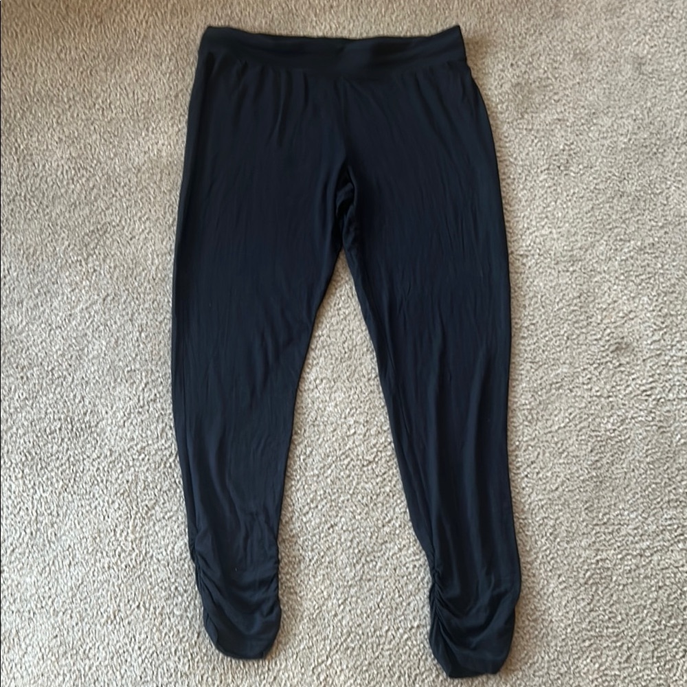 BLACK LEGGINGS